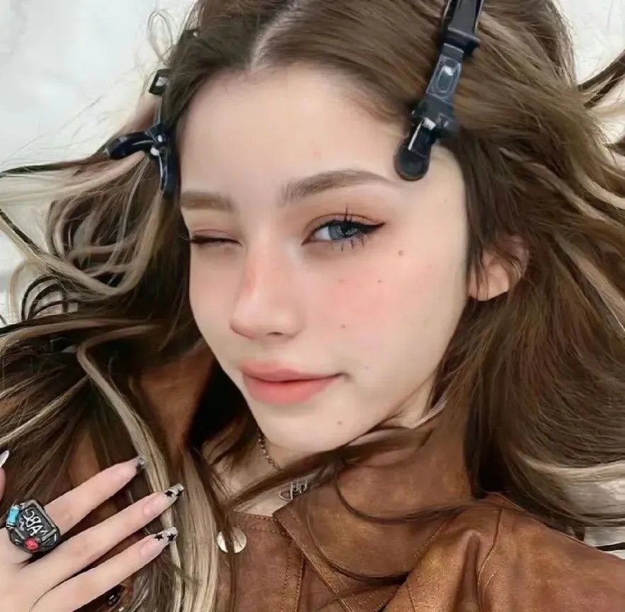 学府春色 封面